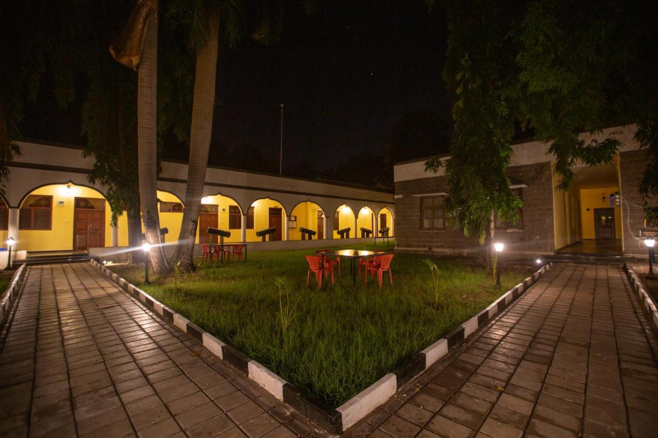 Kstdc Hotel Mayura Adilshahi Bijapur Exterior photo